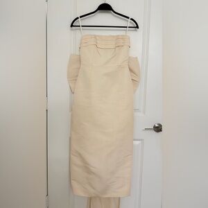 Chic Strapless Cream Dress